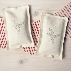 How to make lavender sachets a personalized gift or homemade wedding favor: their soft calming scent and handmade appeal are always well received.