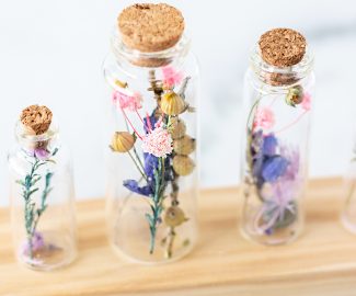 Capture your day, vacation, garden blooms, or preserve a wedding bouquet with these dried flower DIY capsules.