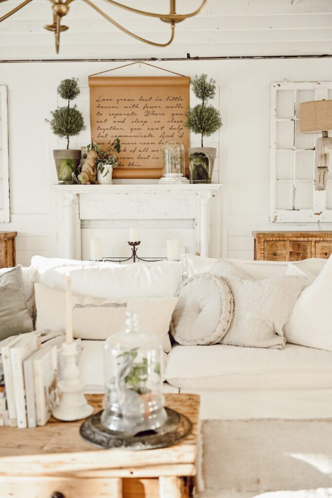 This cozy spring look displays warm brown and deep green tones that are easy on the eyes. The cursive sign is also a great way to add a touch of elegance to the rural farmhouse aesthetic.