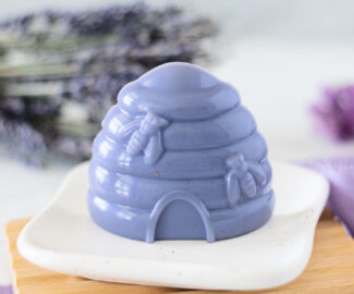 Honey Lavender Soap Recipe - Handmade farmhouse-style honey lavender soap recipe using an easy melt and pour soap technique.