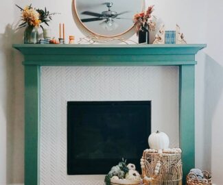With my step-by-step guidance and a showcase of farmhouse fall fireplace decor ideas, you'll be well-equipped to welcome autumn into your home with a fireplace that serves as a heartwarming centerpiece.