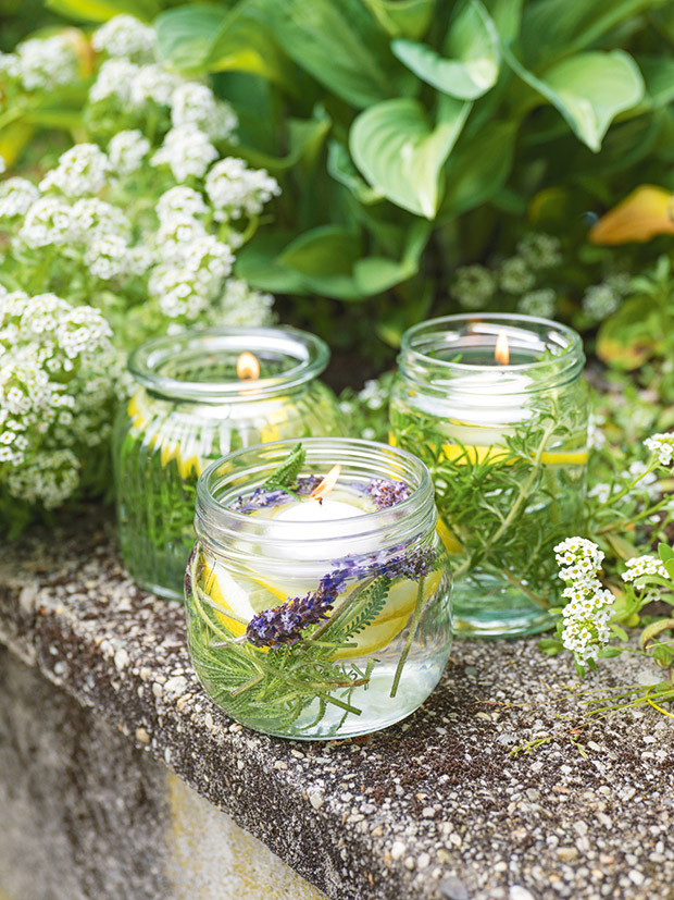 Perfume the air with heavenly-scented lavender floating candles while entertaining al fresco with this floating candle idea! 