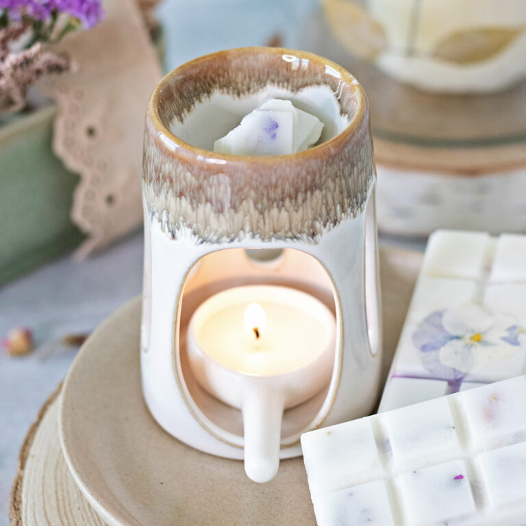 Enhance your farmhouse decor with our pressed flower DIY wax melt snap bars! Experience the art of flower pressing and create these fragrant wax melts.